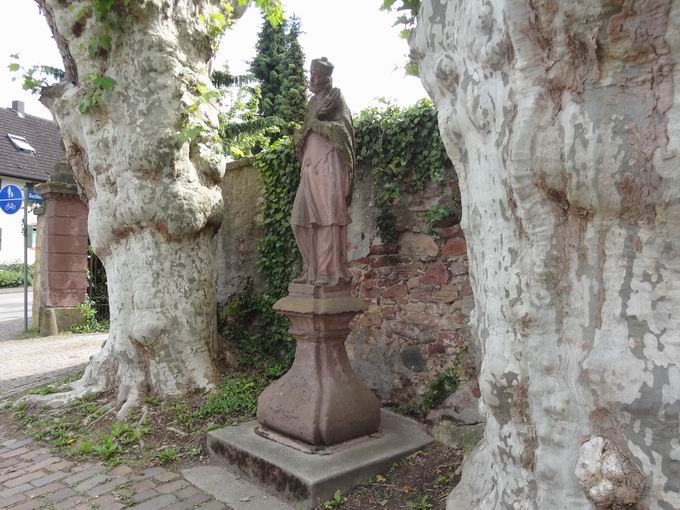 Schloss Holzhausen: Nepomukstatue