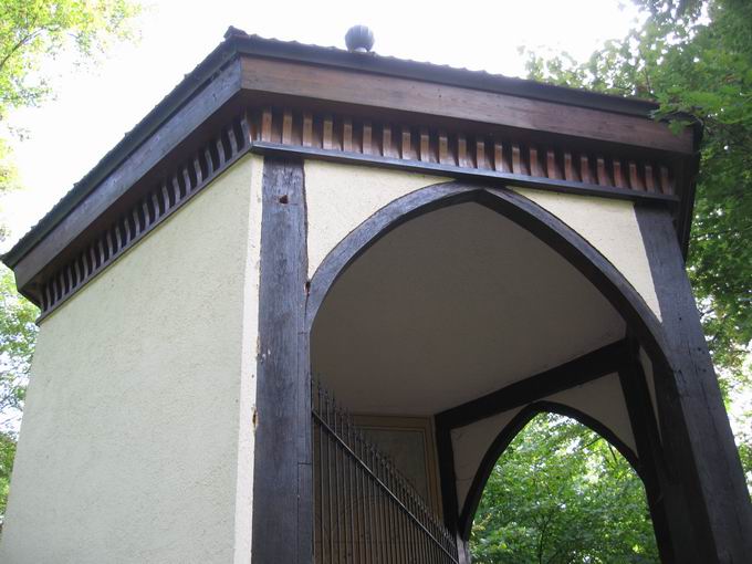 Schlosspark Hugstetten: Dach Teehaus