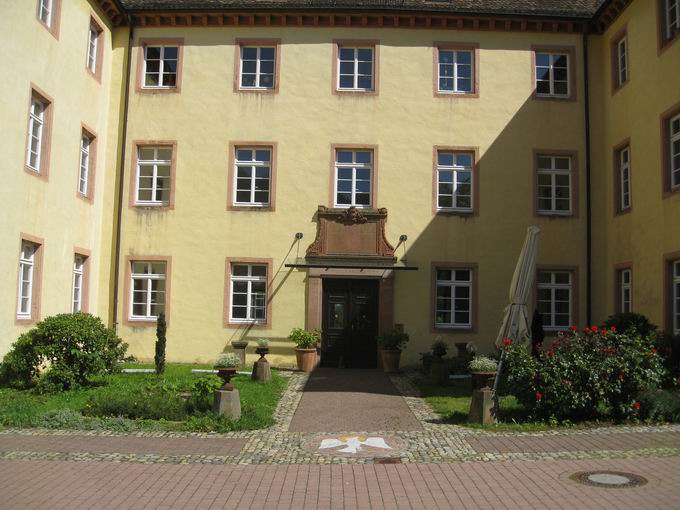Eingang Schlossgebude Jesuitenschloss Merzhausen