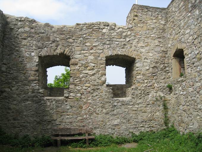 Burg Neuenfels: Fenstergewnde