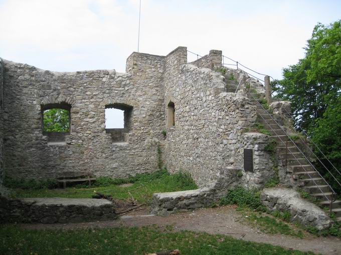 Burg Neuenfels: Westwand Innenhof
