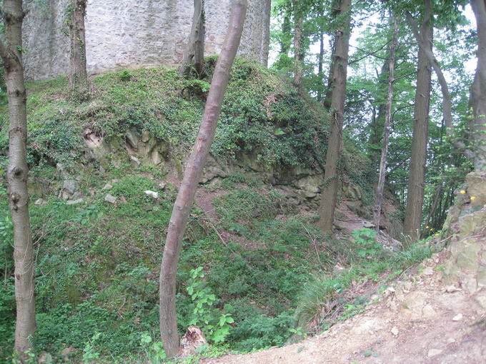 Burg Neuenfels: Wanderweg Burggraben
