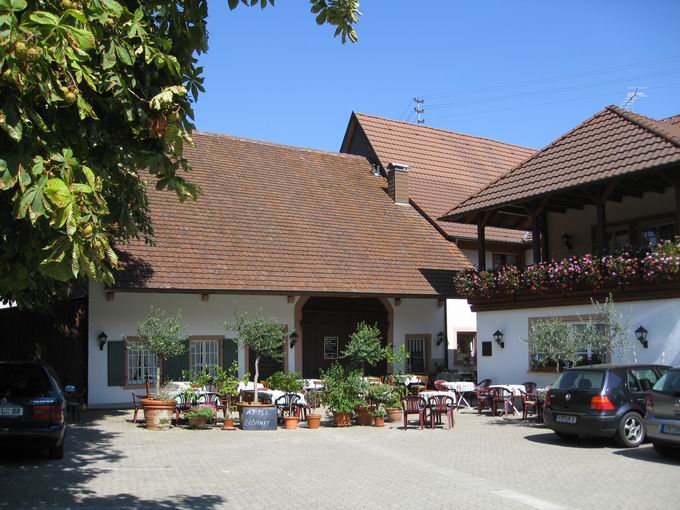 Innenhof Gasthaus Krone Zunzingen