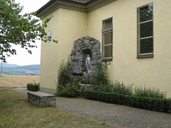 Heilig-Kreuz-Kapelle Neuenburg: Lourdes-Grotte