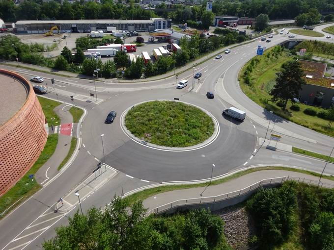 Kreisverkehr am Wuhrloch in Neuenburg
