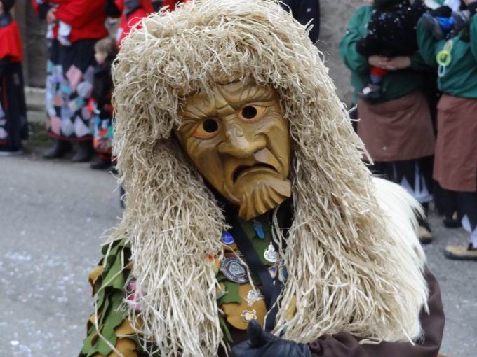 Rhiiwaldstorzä Neuenburg: Maske