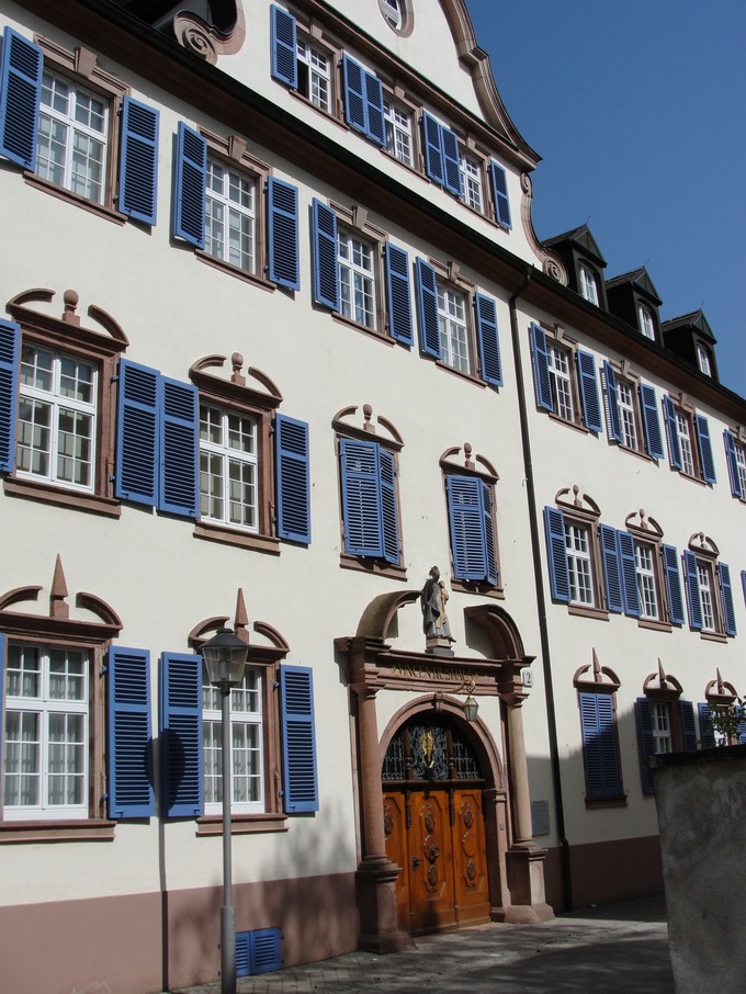 Eingangsportal Vinzentienhaus