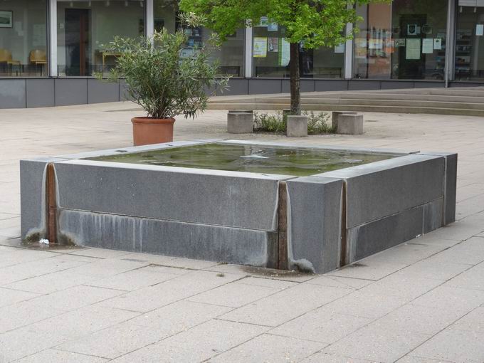 Brunnen mit dem Mhlrad Owingen