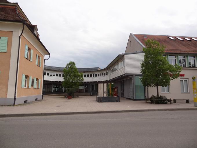 Place de Coudoux in Owingen