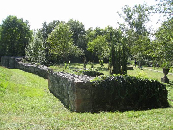 Rmische Mauerreste bei Burg Sponeck