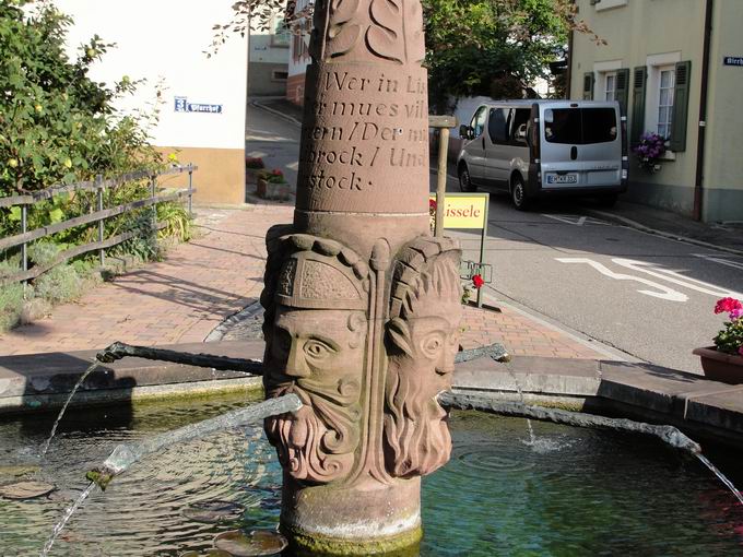 Wasserspeier Stockbrunnen Leiselheim