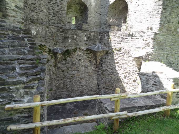 Castello di Mesocco: Innenansicht Polygonturm