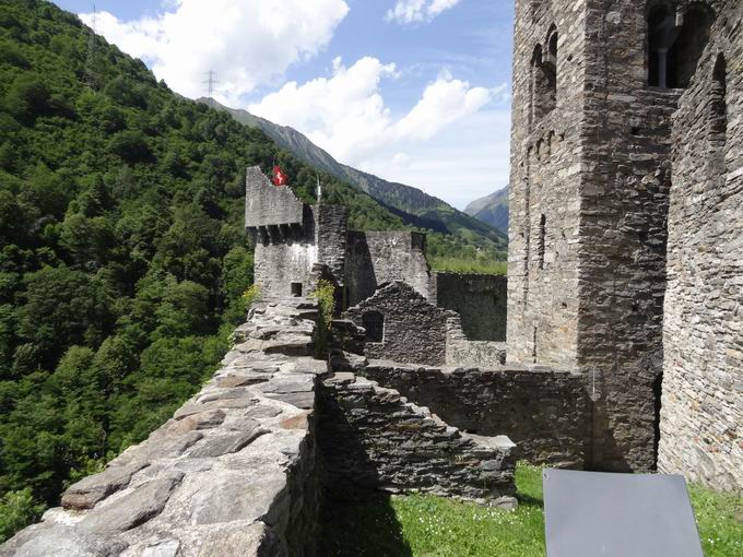 Castello di Mesocco: Westliche Ringmauer