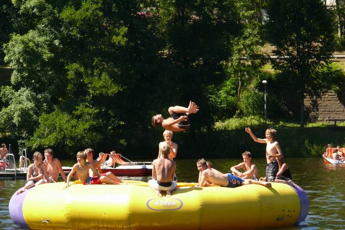 Wassertrampolin Klosterweiher St. Georgen