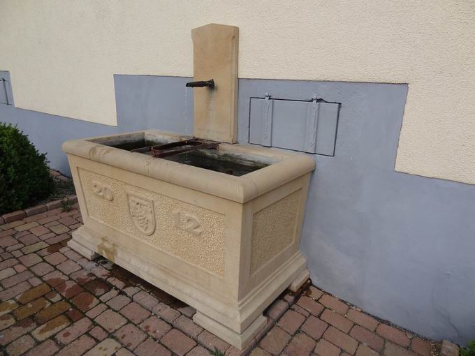 Brunnen am Bürgerhaus Grunern