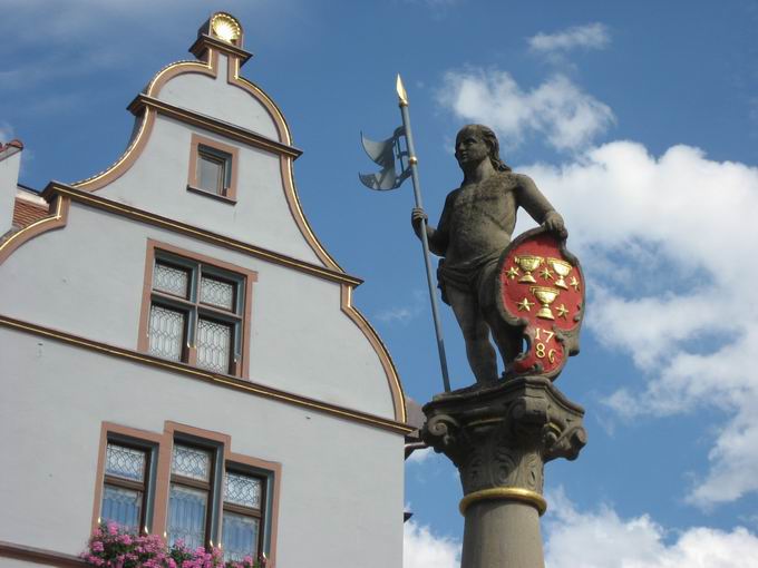 Schildhalter Marktbrunnen Staufen