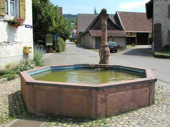 Dorfbrunnen Laufen im Markgrflerland