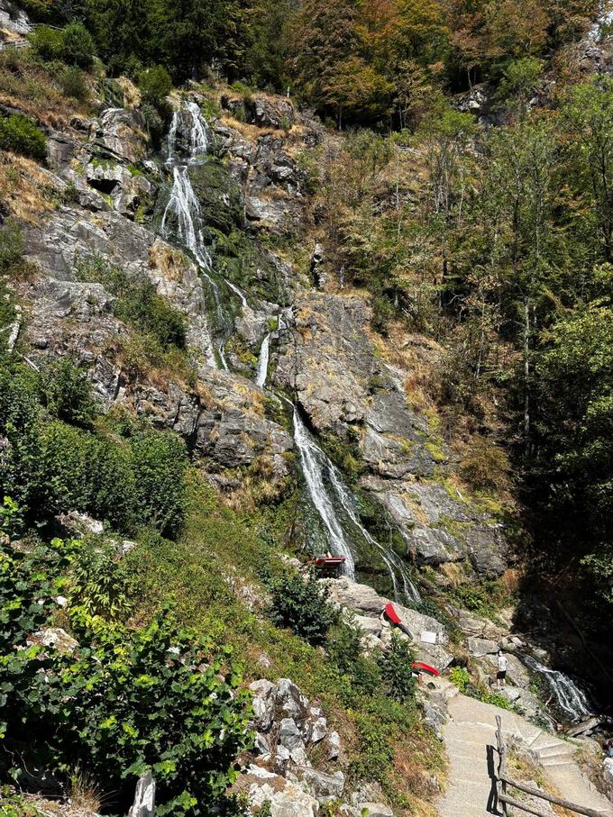 Niedrigwasser am Todtnauer Wasserfall