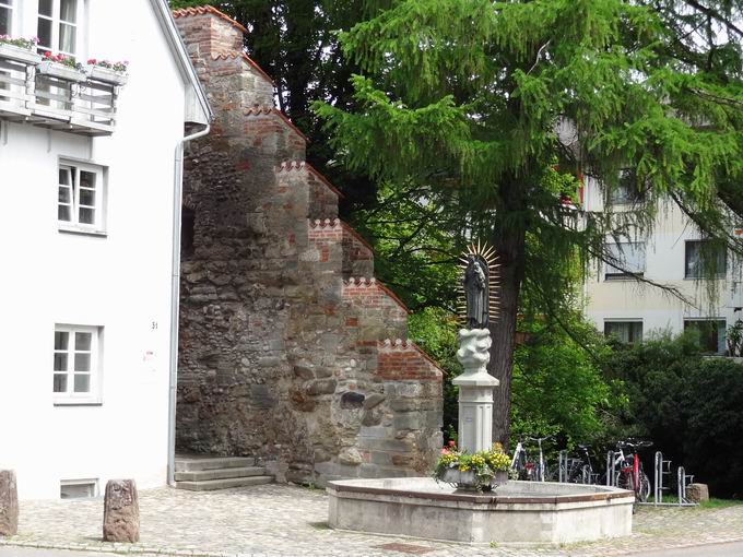 Marienbrunnen & Stadtmauer berlingen