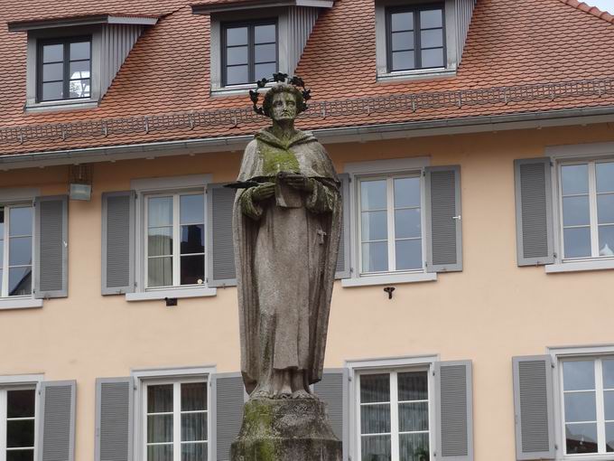 Suso-Brunnen berlingen: Brunnenfigur