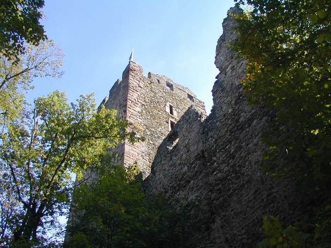 Bergfried Kastelburg: Nordansicht