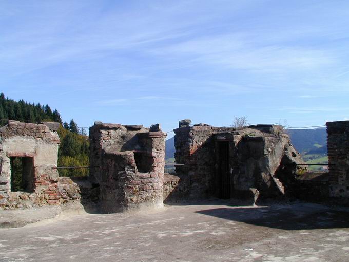 Bergfried Kastelburg:  Aussichtsplattform