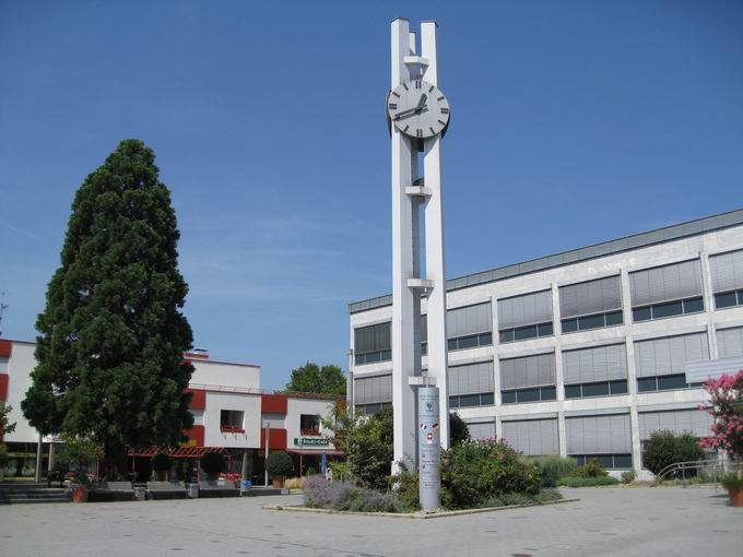 Uhr am Rathausplatz Weil am Rhein