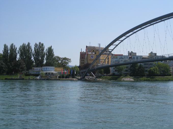 Schiffsanlegestelle am Rheinpark