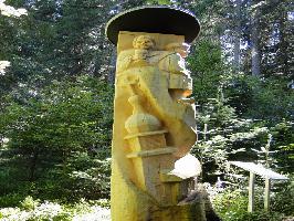Zauberwald-Pfad Bernau: Skulptur Mönche