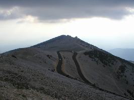Mont Ventoux: Serpentinen im Gipfelbereich