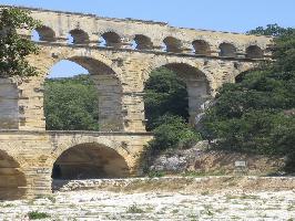Pont du Gard: Halbbögen auf drei Etagen