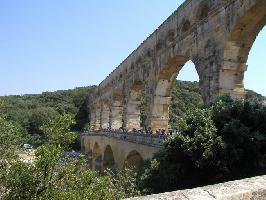 Pont du Gard: Straße