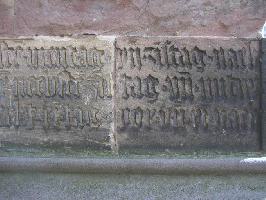 Münsterturm Freiburg: Inschrift in gotischen Lettern