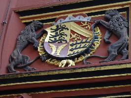Historisches Kaufhaus Freiburg: linker Erker Wappen 1