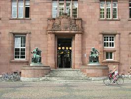 Kollegiengebäude I. Uni Freiburg Portal