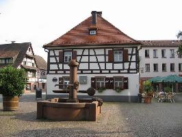 Rathausplatz Gundelfingen: Brunnen