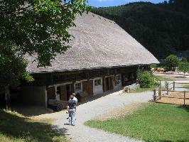 Vogtsbauernhof: Falkenhof Sdansicht