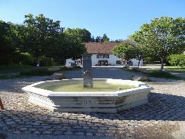 Liliental: Brunnen vor dem Schlssle