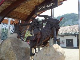 Figur Hex vom Dasenstein am Winzerkeller