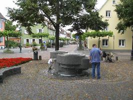 Brunnen Franziskanerplatz Neuenburg