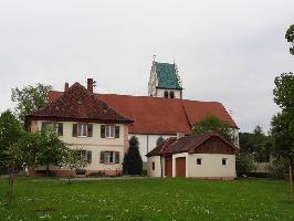 Pfarrhaus und Kirche St. Peter und Paul Owingen
