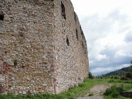 Burg Staufen: Außenmauer