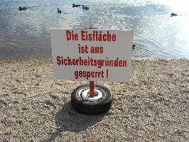 Titisee: Die Eisflche ist aus Sicherheitsgrnden gesperrt